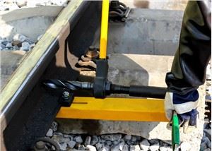 SBZ-31 Bedien de railboormachine handmatig